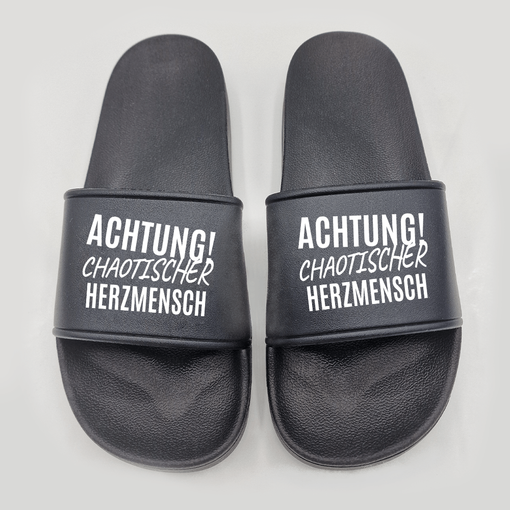 Badeschuhe Achtung chaotischer Herzmensch - Schwarzer - Kaffee