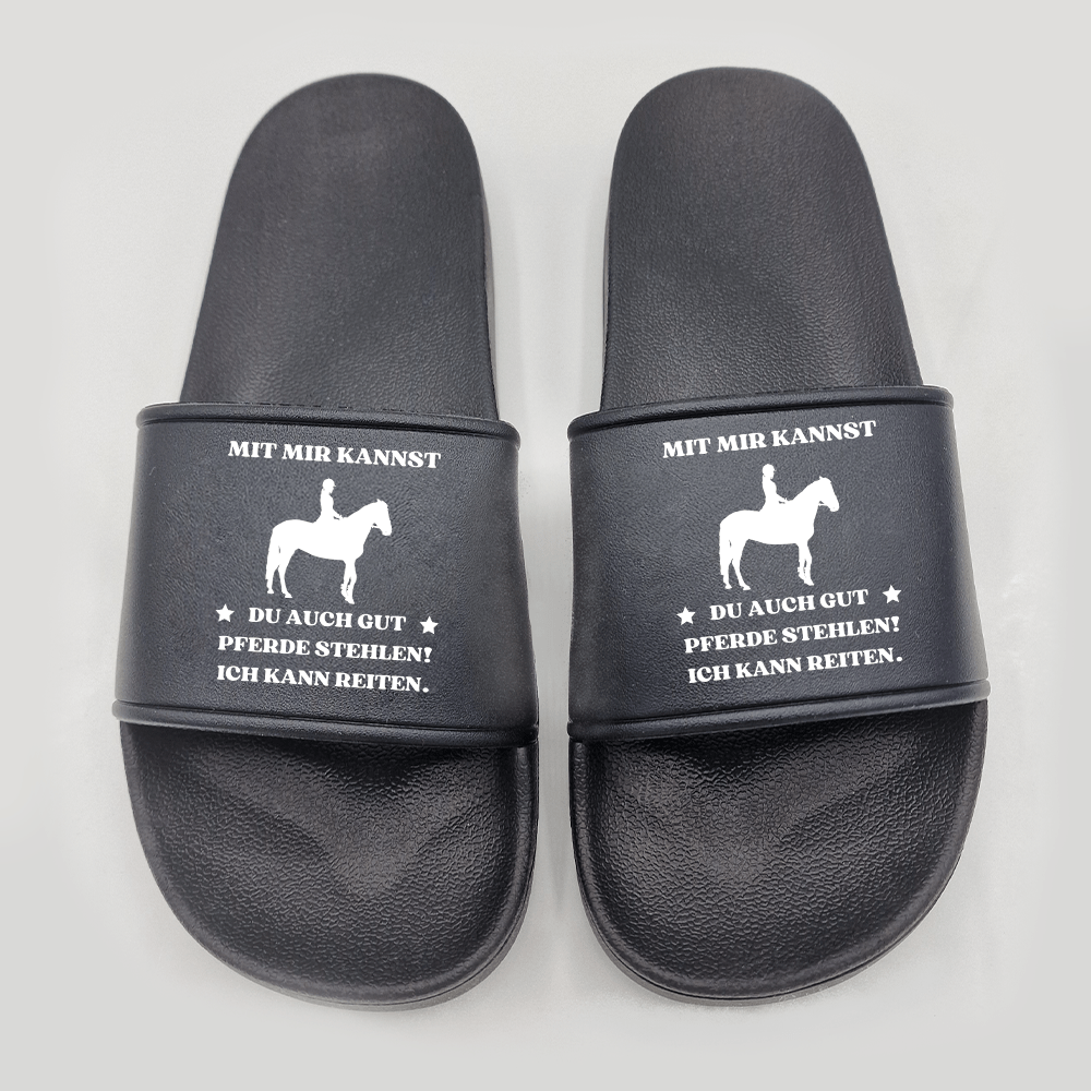 Badeschuhe Mit mir kannst du auch gut pferde stehlen! Ich kann Reiten. - Schwarzer - Kaffee