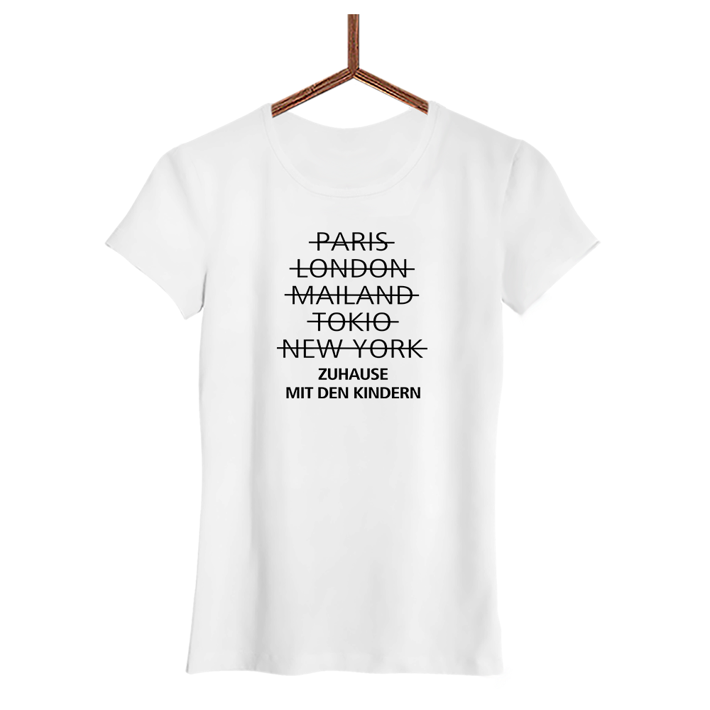 Damen T-Shirt zuhause mit den Kindern