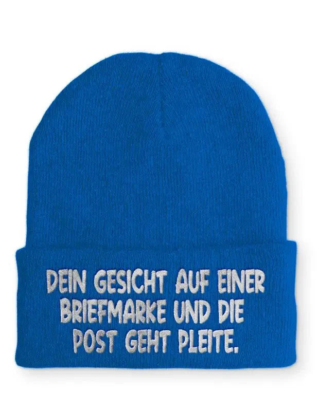 Dein Gesicht auf einer Briefmarke und die Post geht Pleite. Statement Beanie Mütze mit Spruch - tshirtladen - Mütze