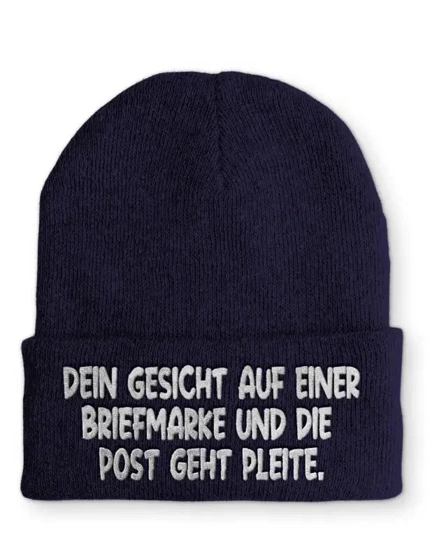 Dein Gesicht auf einer Briefmarke und die Post geht Pleite. Statement Beanie Mütze mit Spruch - tshirtladen - Mütze