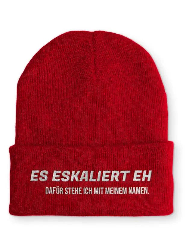 Es eskaliert eh dafür stehe ich mit meinem Namen. Statement Beanie Mütze mit Spruch - tshirtladen - Mütze