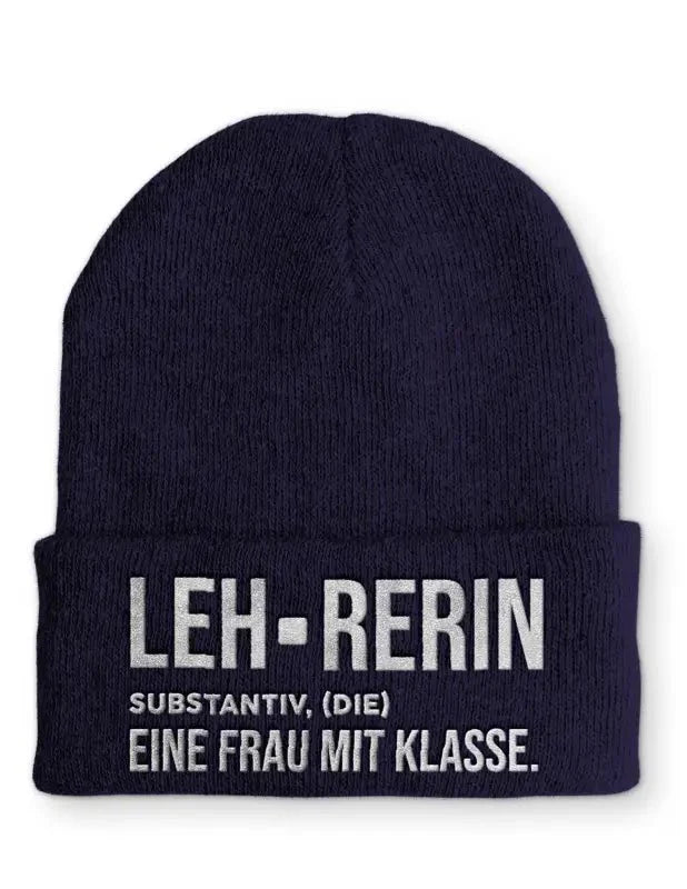 Lehrerin Eine Frau mit Klasse Statement Beanie Mütze mit Spruch - tshirtladen - Mütze