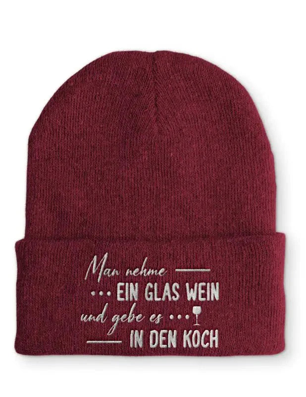 Man nehme ein Glas Wein und gebe es in den Koch Statement Beanie Mütze mit Spruch - tshirtladen - Mütze