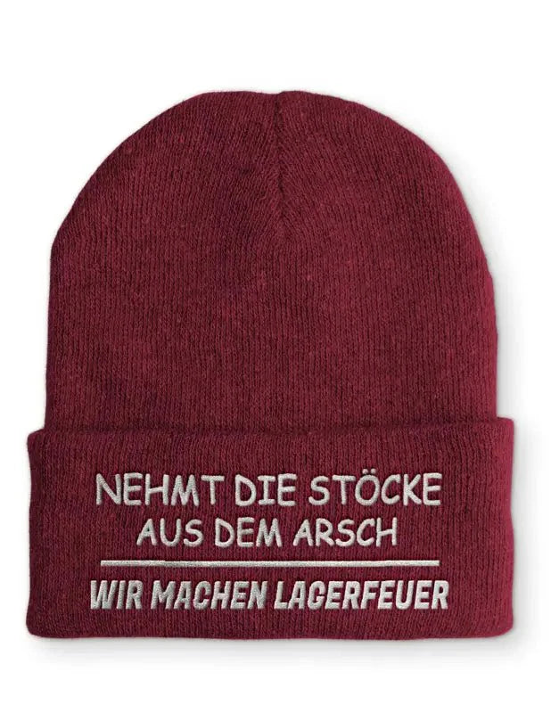 Nehmt die Stöcke aus dem Arsch Wir machen Lagerfeuer Statement Beanie Mütze mit Spruch - tshirtladen - Mütze