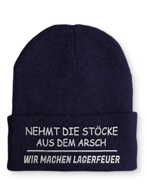 Nehmt die Stöcke aus dem Arsch Wir machen Lagerfeuer Statement Beanie Mütze mit Spruch - tshirtladen - Mütze