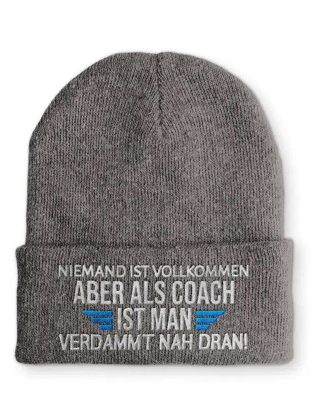 Niemand ist vollkommen aber als Coach ist man verdammt nah dran! Statement Beanie Mütze mit Spruch - tshirtladen - Mütze