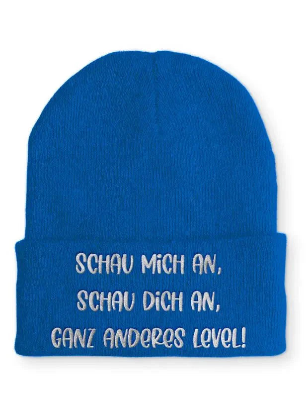 Schau mich an, Schau dich an, ganz anderes Level! Statement Beanie Mütze mit Spruch - tshirtladen - Mütze