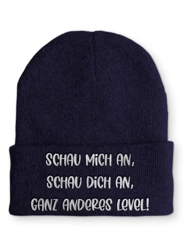 Schau mich an, Schau dich an, ganz anderes Level! Statement Beanie Mütze mit Spruch - tshirtladen - Mütze