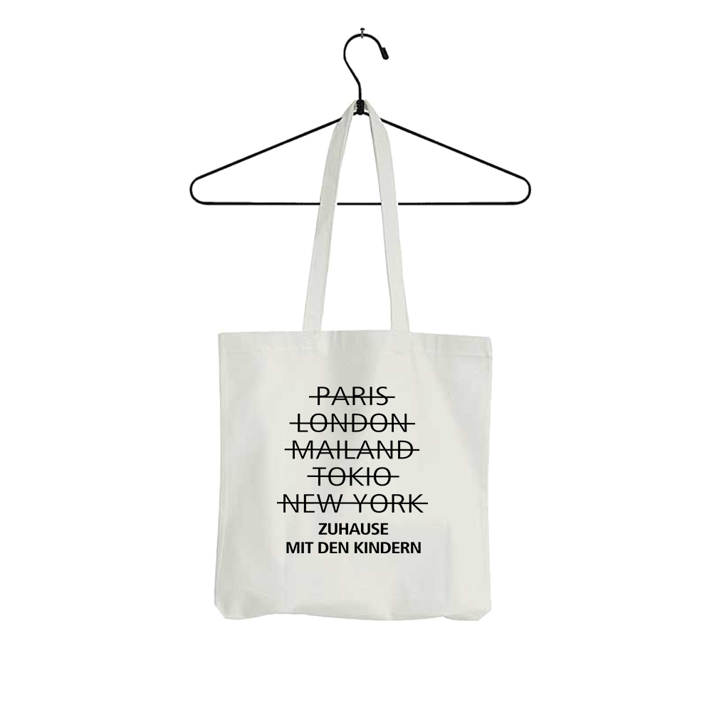 Tasche zuhause mit den Kindern
