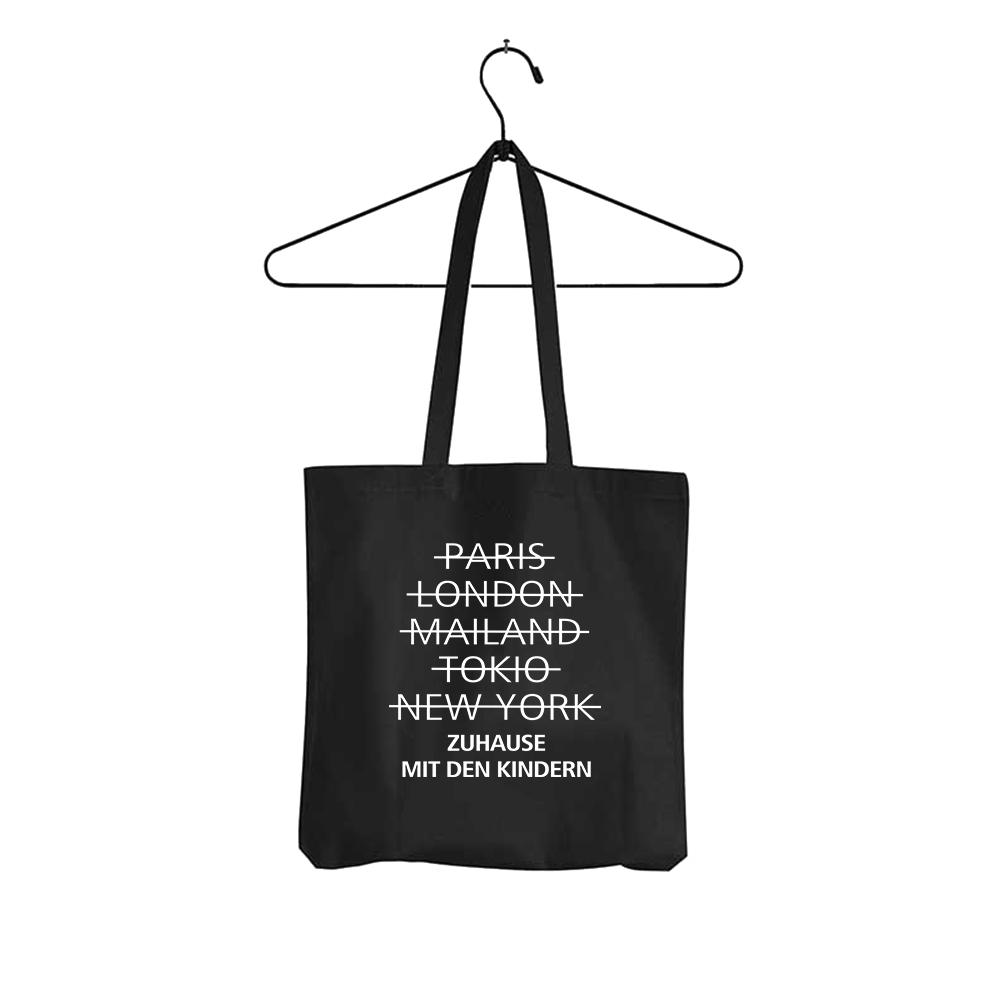 Tasche zuhause mit den Kindern