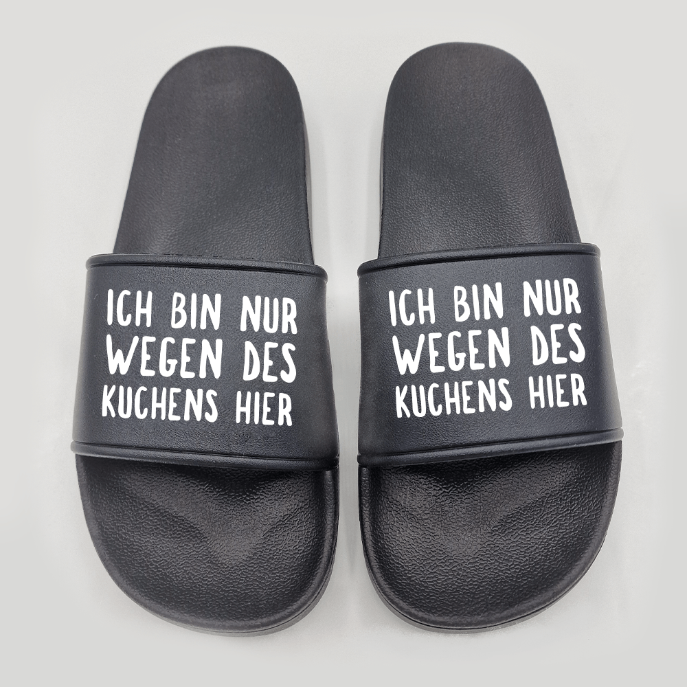 Badeschuhe Ich bin nur wegen des Kuchens hier - Schwarzer - Kaffee