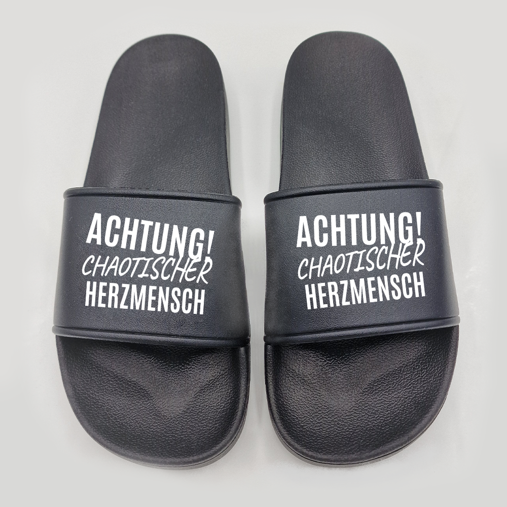 Badeschuhe Achtung chaotischer Herzmensch