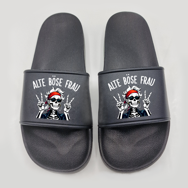 Badeschuhe Böse alte Frau