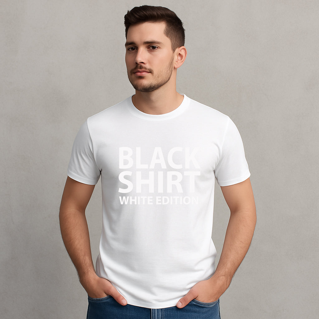 BLACK SHIRT – White Edition | Lustiges Herren T-Shirt mit Ironie-Print in Weiß