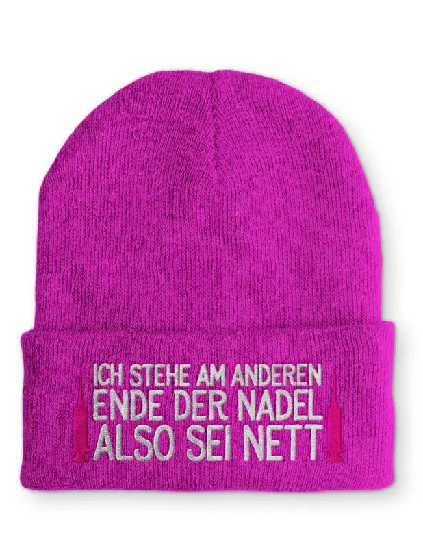 Arzthelferin Ich stehe am anderen Ende der Nadel Statement Beanie Mütze mit Spruch - tshirtladen - Mütze