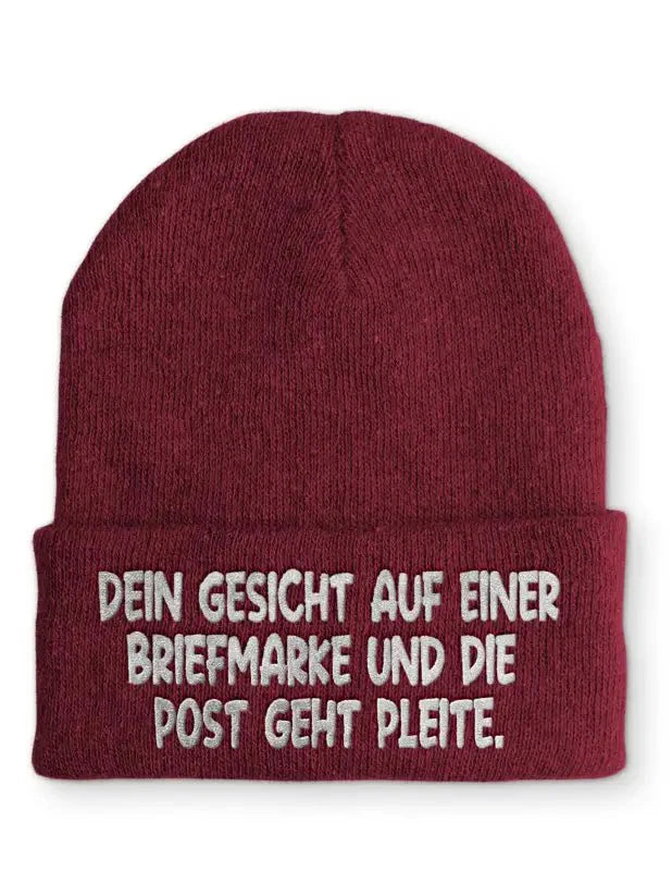 Dein Gesicht auf einer Briefmarke und die Post geht Pleite. Statement Beanie Mütze mit Spruch - tshirtladen - Mütze