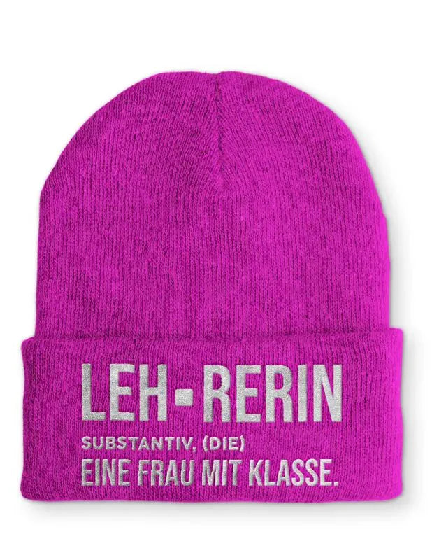 Lehrerin Eine Frau mit Klasse Statement Beanie Mütze mit Spruch - tshirtladen - Mütze