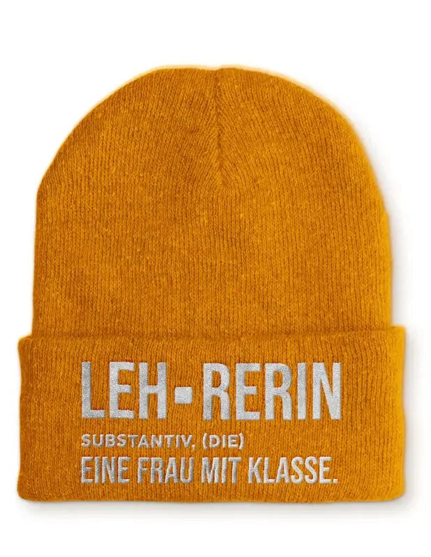 Lehrerin Eine Frau mit Klasse Statement Beanie Mütze mit Spruch - tshirtladen - Mütze