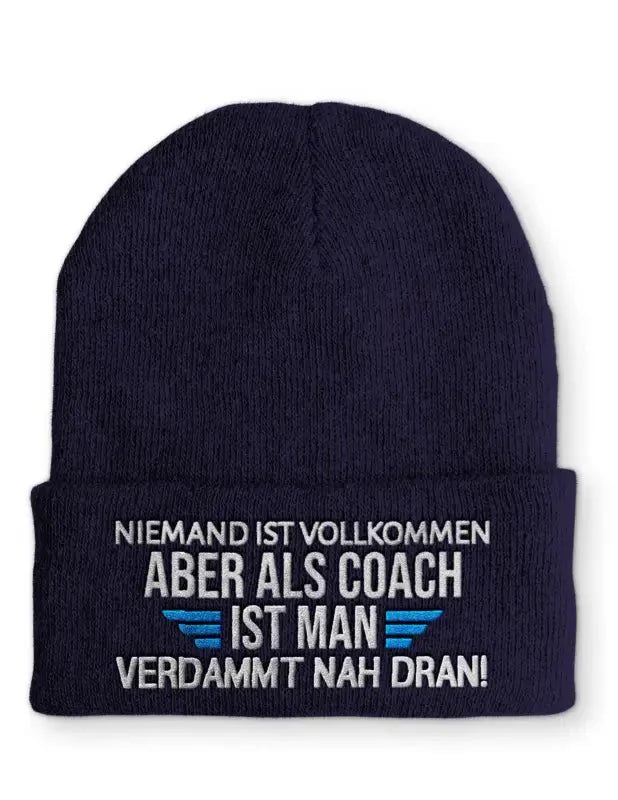 Niemand ist vollkommen aber als Coach ist man verdammt nah dran! Statement Beanie Mütze mit Spruch - tshirtladen - Mütze