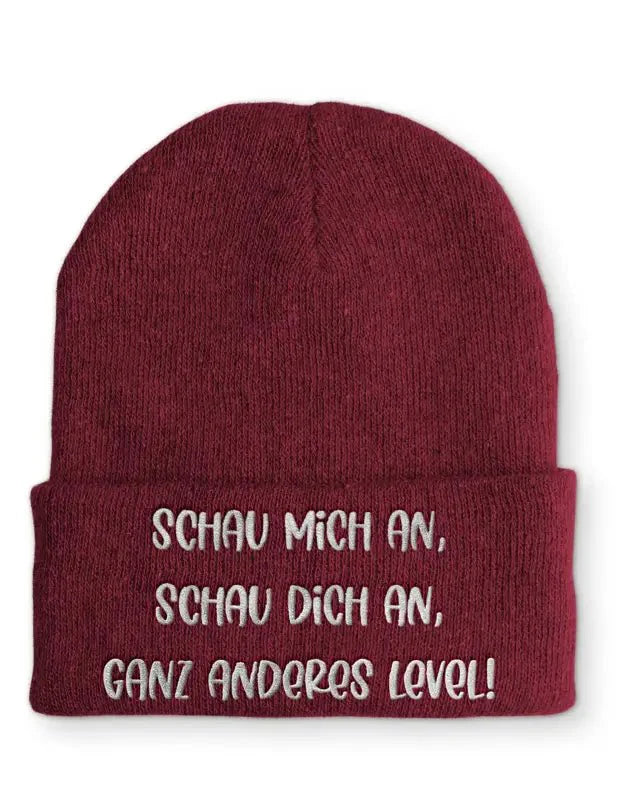 Schau mich an, Schau dich an, ganz anderes Level! Statement Beanie Mütze mit Spruch - tshirtladen - Mütze