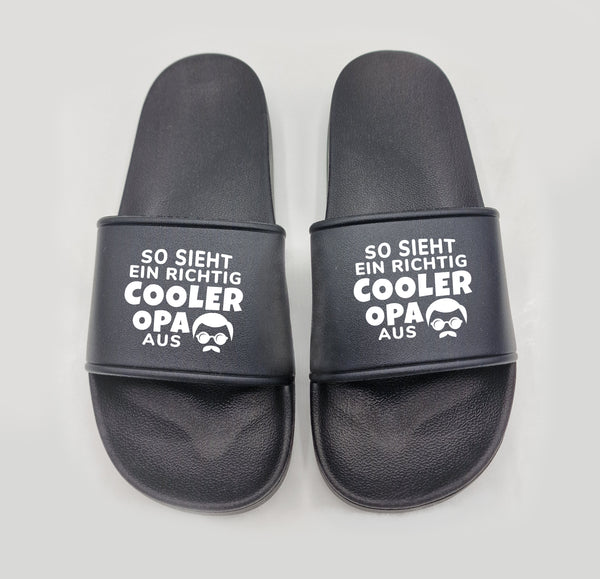 Badeschuhe So sieht ein richtig cooler Opa aus