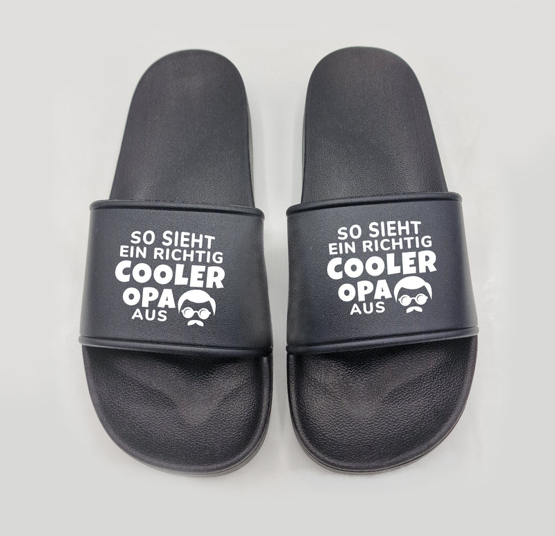 Badeschuhe So sieht ein richtig cooler Opa aus