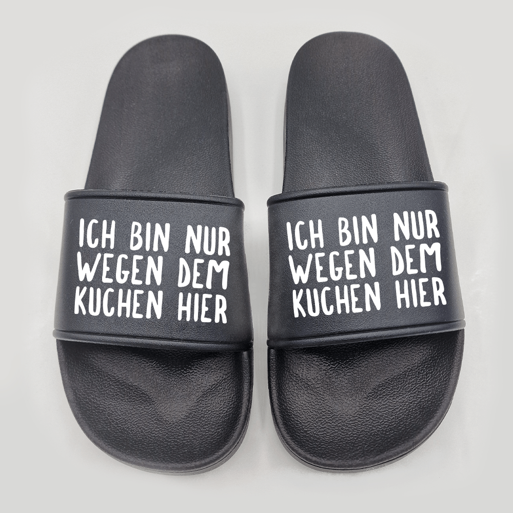 Badeschuhe Ich bin nur wegen dem Kuchen hier - Schwarzer - Kaffee